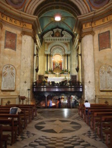 Interior de la iglesia de Stella Maris (Wikimedia Commons).