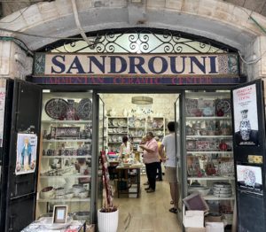 Tienda Sandrouni en la Ciudad Antigua Jerusalén